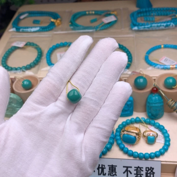 18K金镶嵌绿松石珠宝奇石