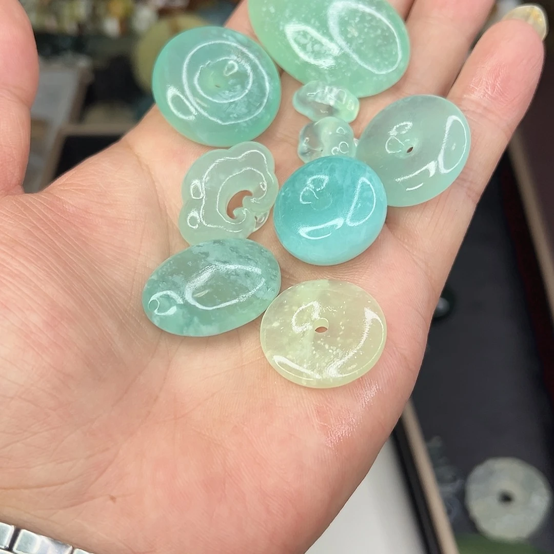 一***水蛇纹石玉合金颈饰天青洞高货暴风雪