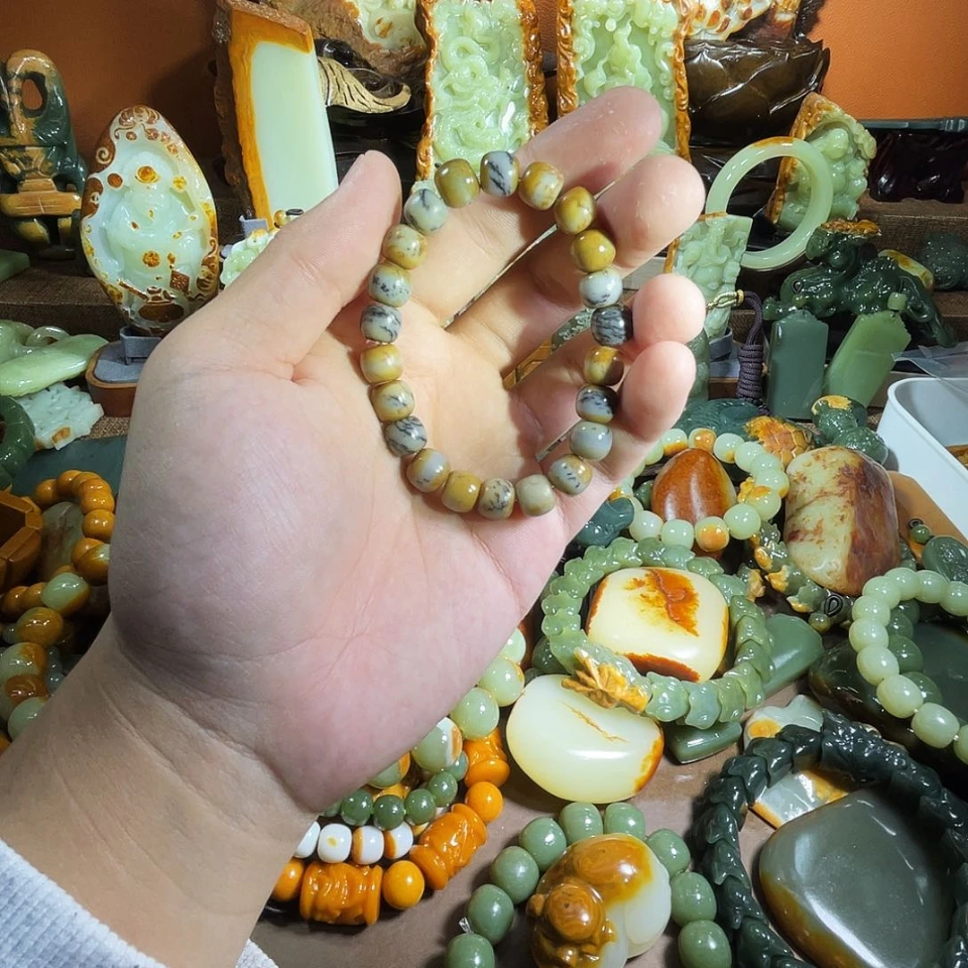 透闪石质玉未镶嵌珠宝奇石