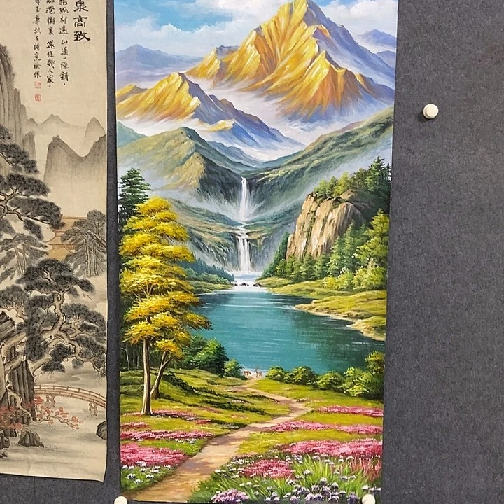 国画四尺日照金山一副
