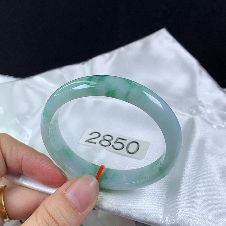 翡翠未镶嵌手镯贵妃53圈 51正圈可带 超漏