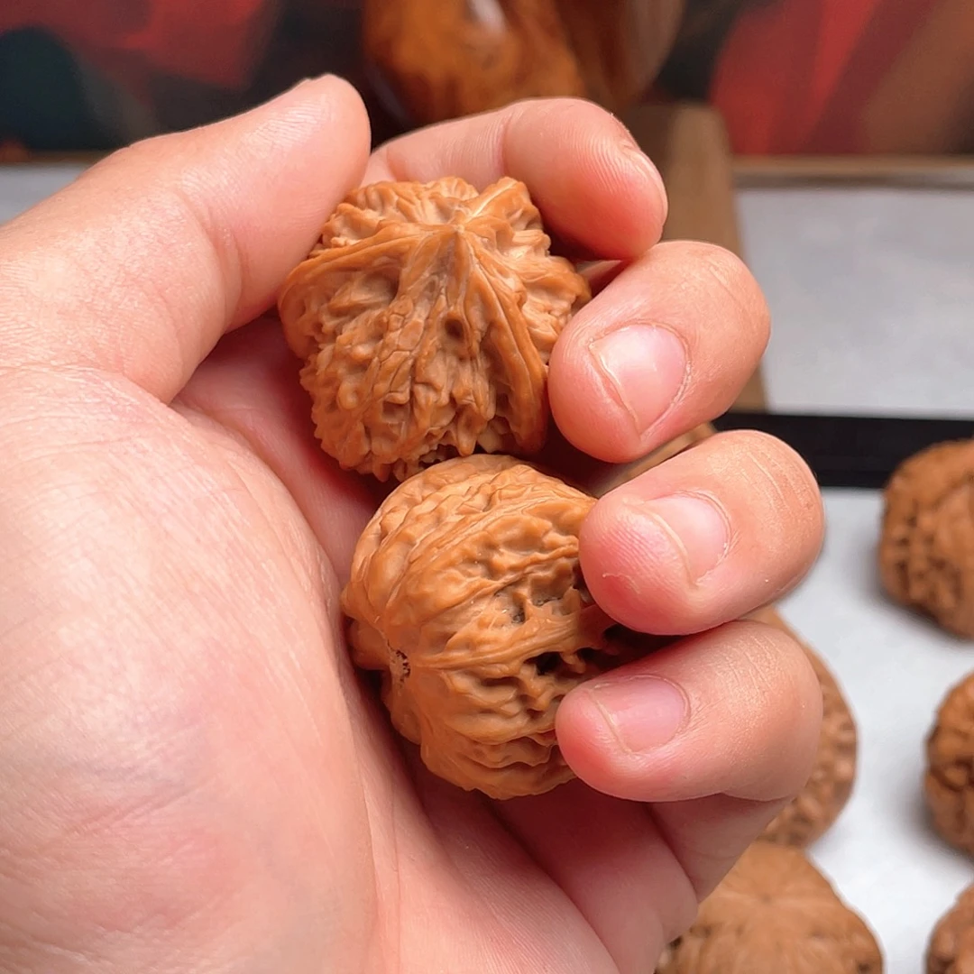 一***子文玩核桃吊坠文山三棱文玩核桃