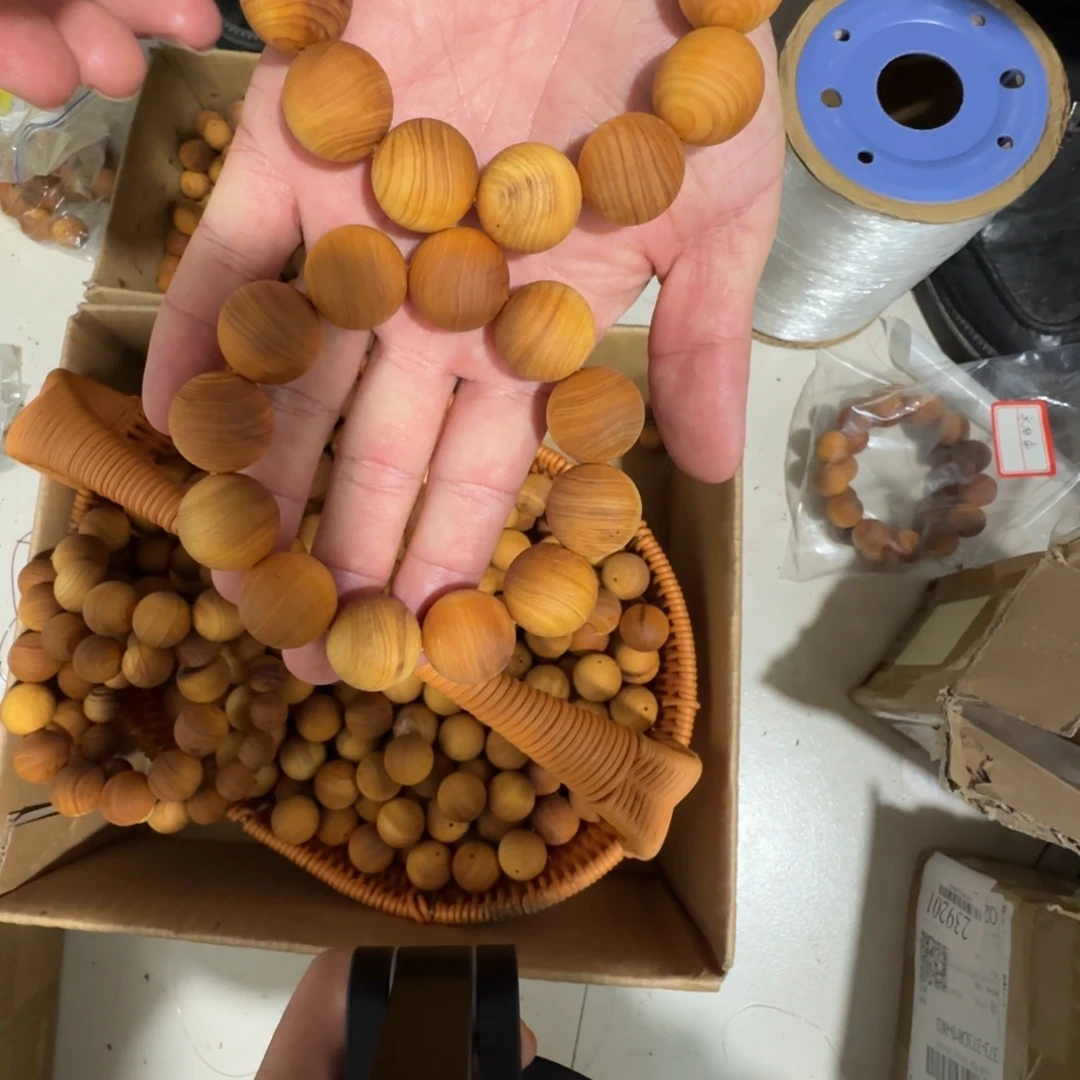 皮***享柏木（崖柏）2.0毛珠两条