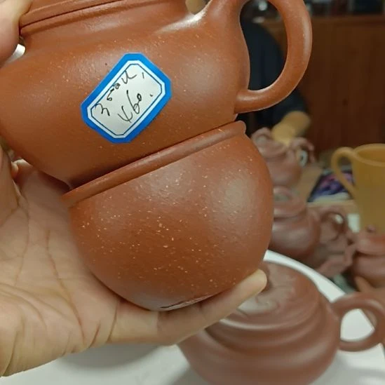 紫砂茶壶工作人员