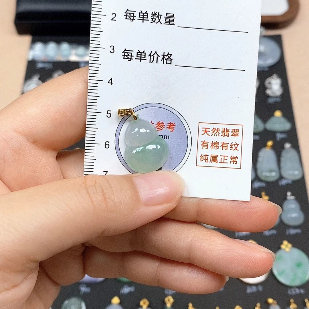 颈饰18K金镶嵌翡翠