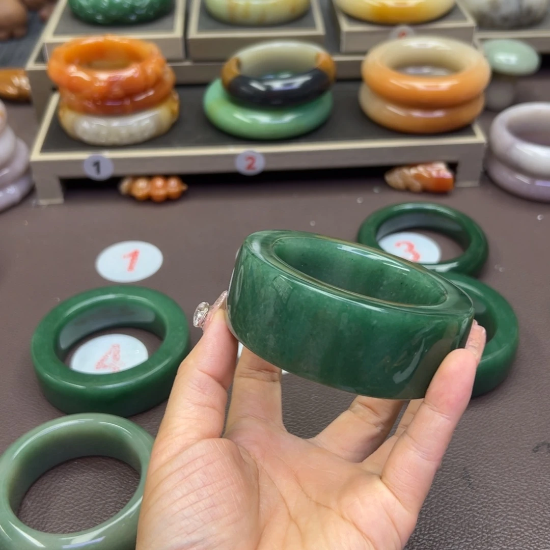 石英岩玉手镯未镶嵌用****4