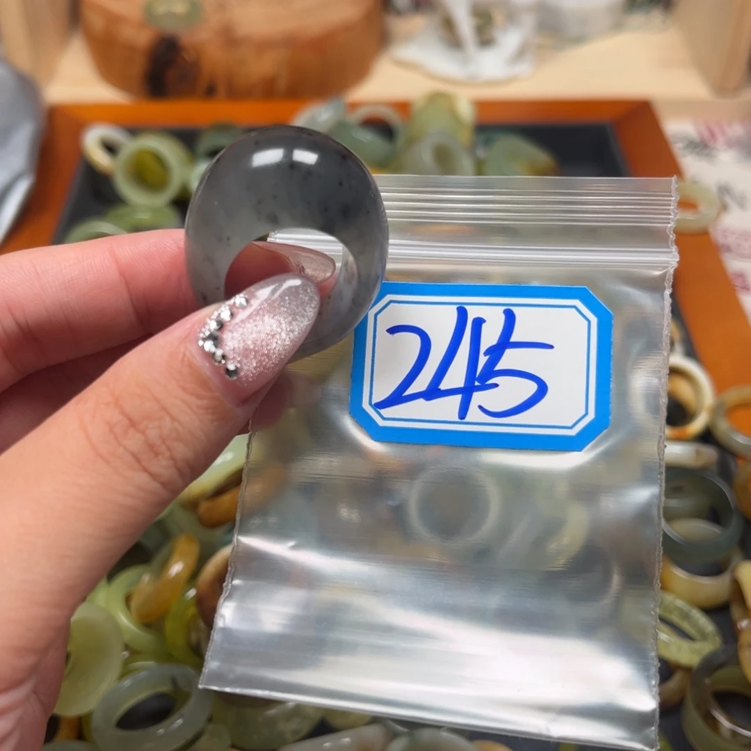 的***喀蛇纹石玉未镶嵌珠宝奇石