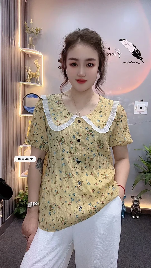 新款韩版时尚娃娃领百搭显瘦碎花衬衫女设计感小众短袖上衣
