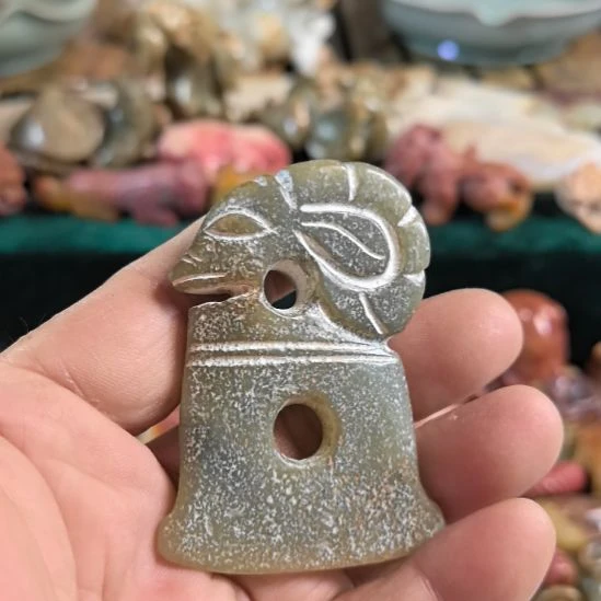 岩***色玛瑙/玉髓和田玉质如图所示配饰未镶嵌