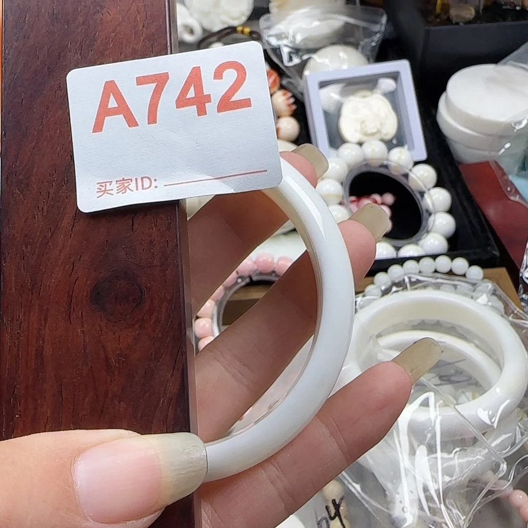 用***3大果紫檀（缅甸花梨）64手镯742