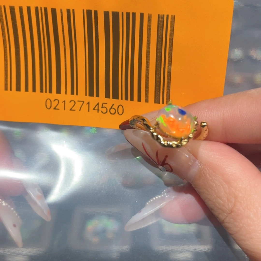 欧泊欧泊戒指银S925镶嵌H****?