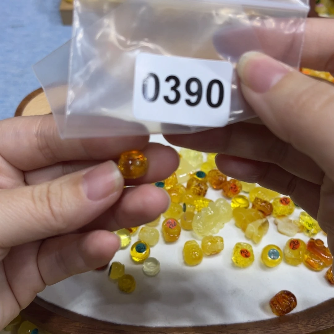 琥珀珠宝奇石未镶嵌