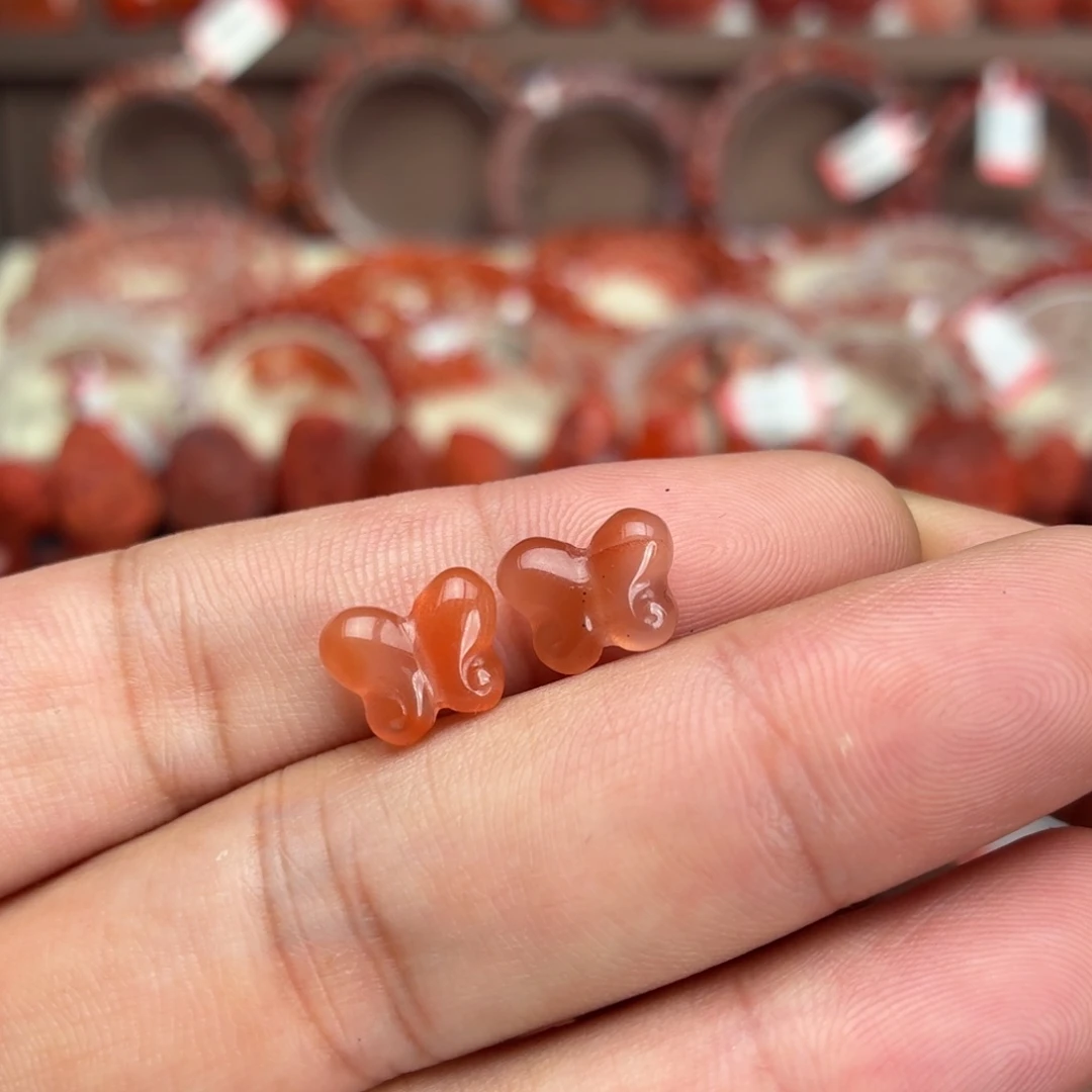 南红玛瑙未镶嵌颈饰一对胖蝴蝶