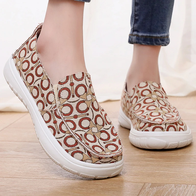 厚底帆布鞋女2025新款春夏单鞋休闲老北京布鞋一脚蹬妈妈女款鞋子