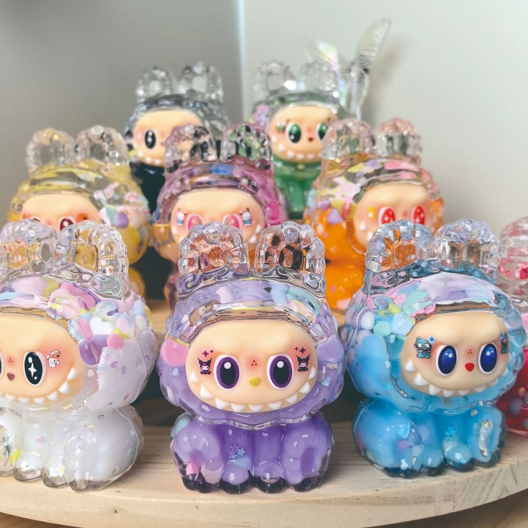 热门新脸高品质入油流沙创意精品公仔手办桌面摆件装饰品