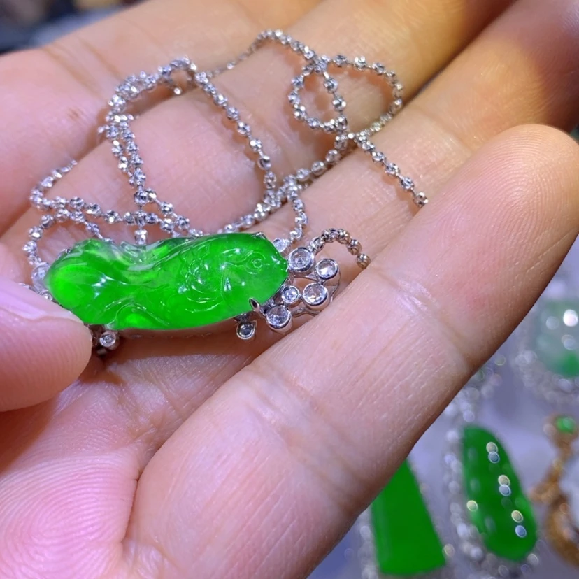 【闪购商品】翡翠挂件18K金镶嵌天然翡翠