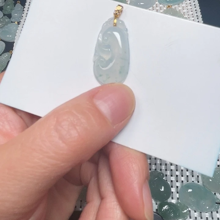 翡翠足金镶嵌颈饰翡翠