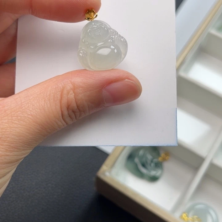 翡翠18K金镶嵌颈饰佛公