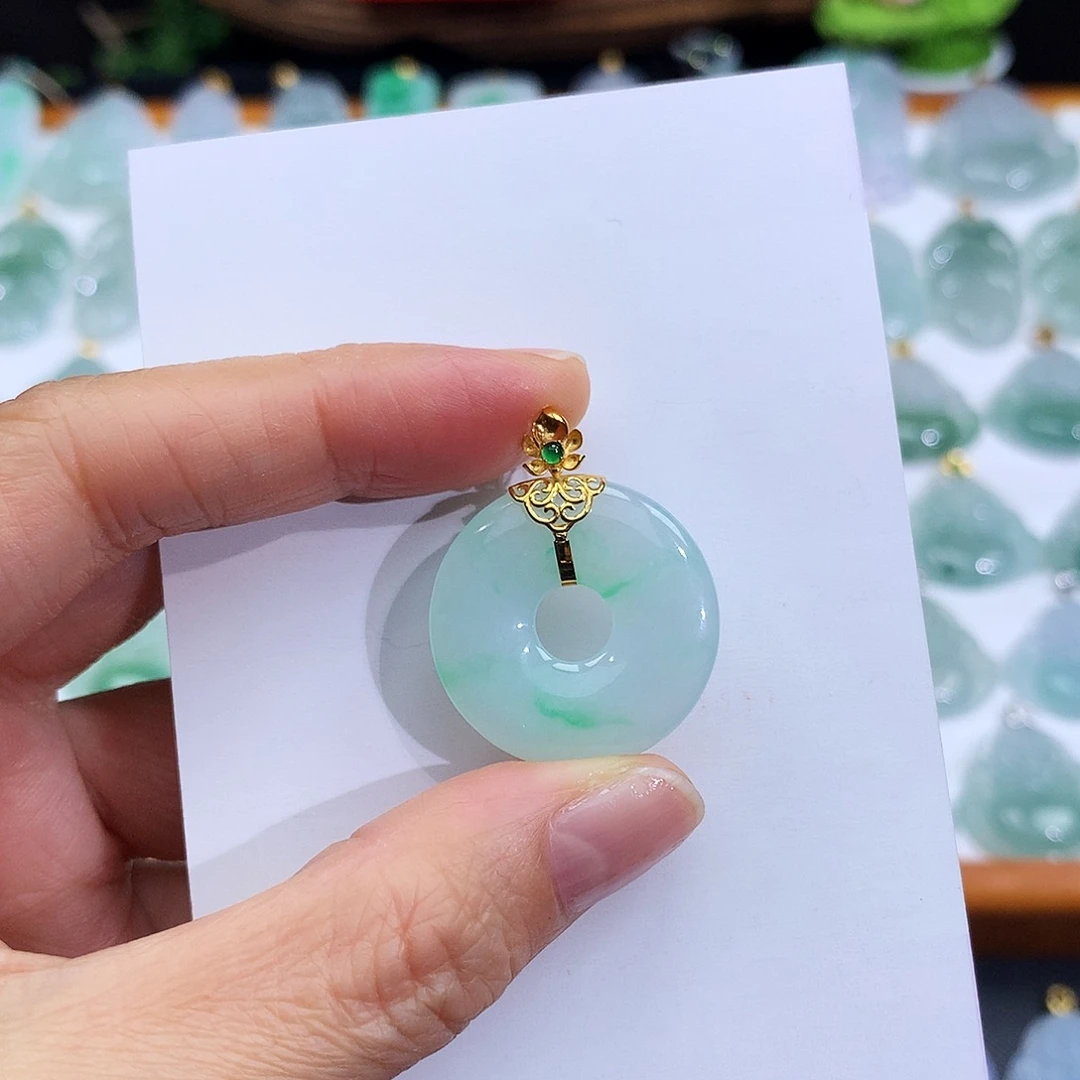 翡翠18K金镶嵌颈饰翡翠吊坠