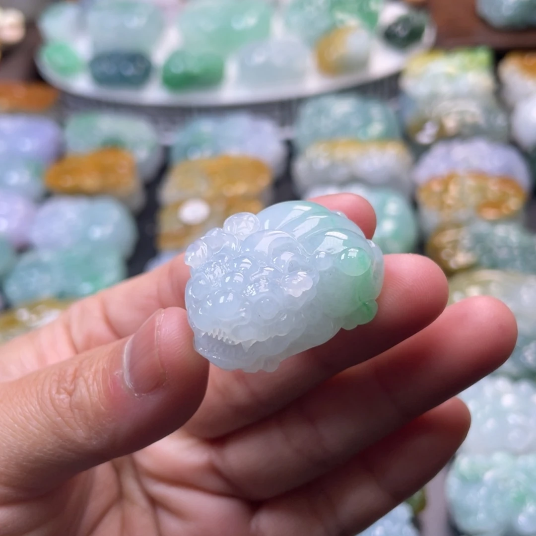 翡翠未镶嵌颈饰貔貅