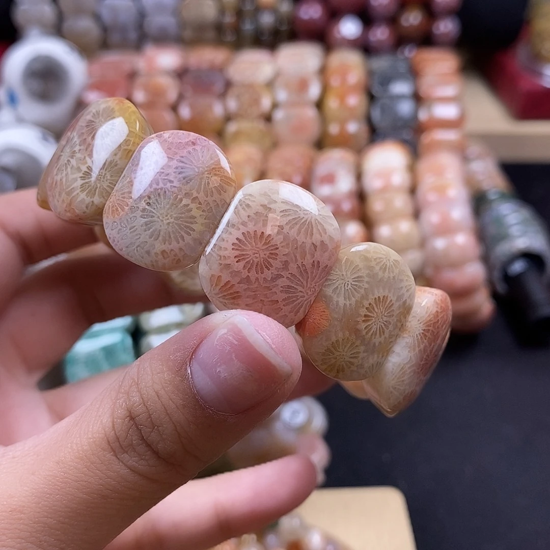 ****思硅化珊瑚（珊瑚玉）未镶嵌手牌