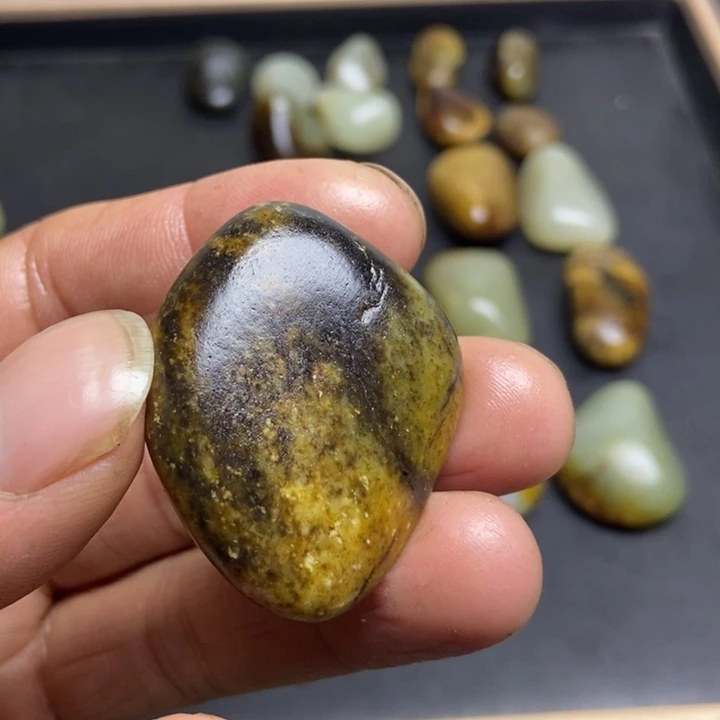 美***然和田玉（糖玉）未镶嵌珠宝奇石