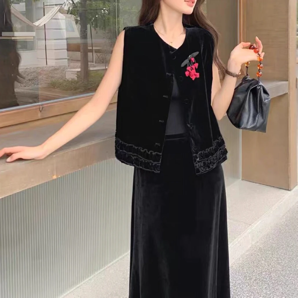 新中式国风高级感金丝绒马甲背心女秋装新款圆领包边胸花无袖上衣