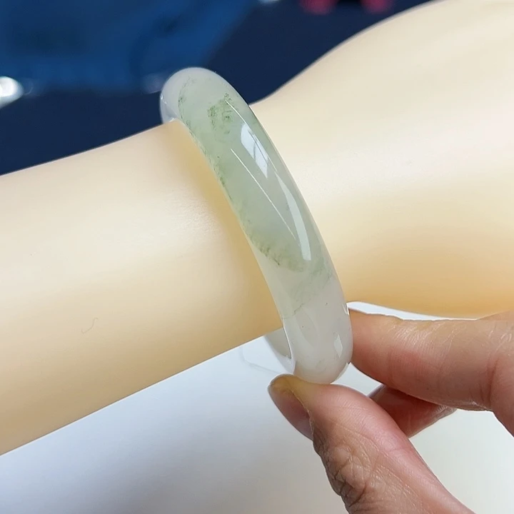 【闪购商品】石英质玉手镯未镶嵌