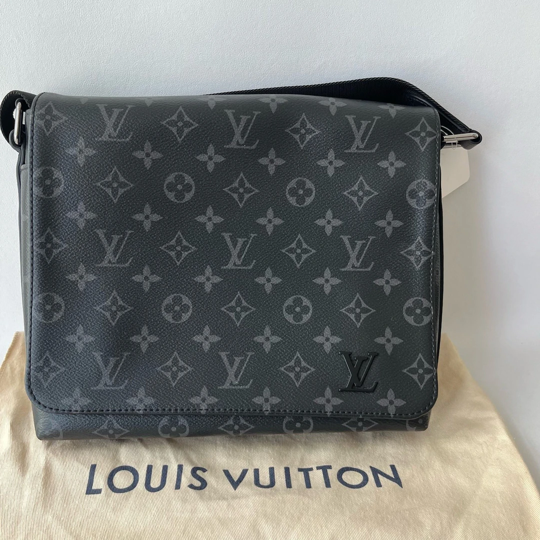 95新 LouisVuitton/路易威登 捐金沉珠/黑武士翻盖邮差包