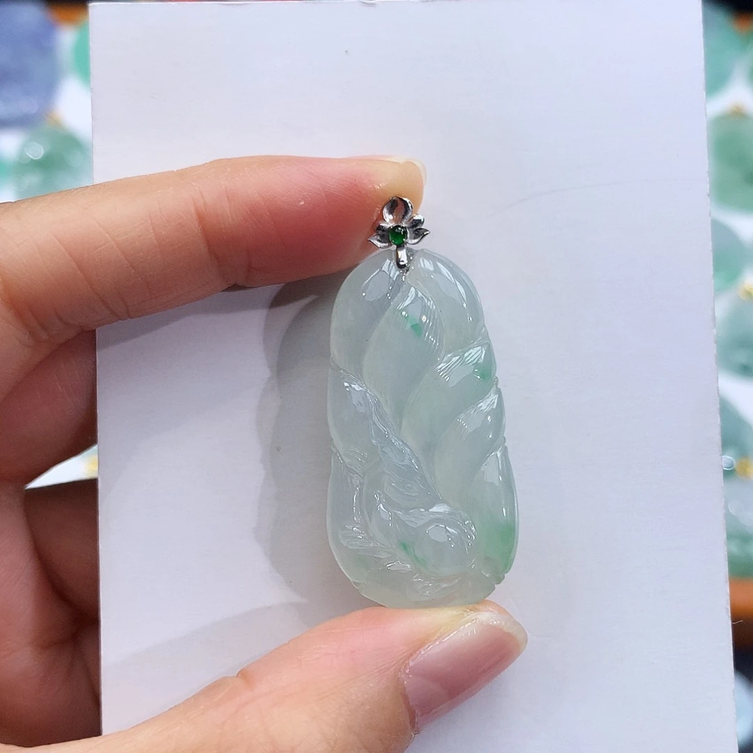 翡翠18K金镶嵌颈饰翡翠吊坠