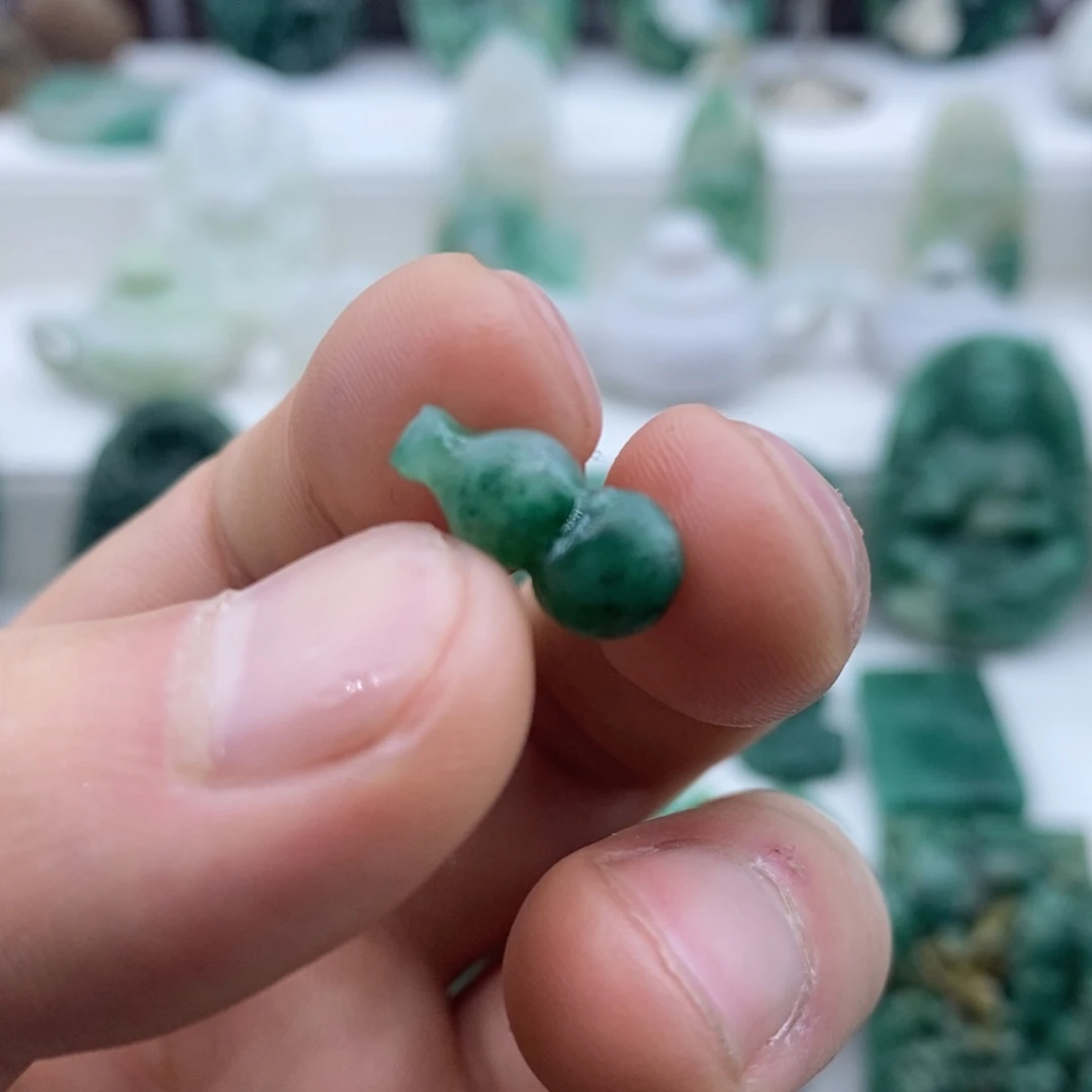 Y***n独山玉未镶嵌颈饰