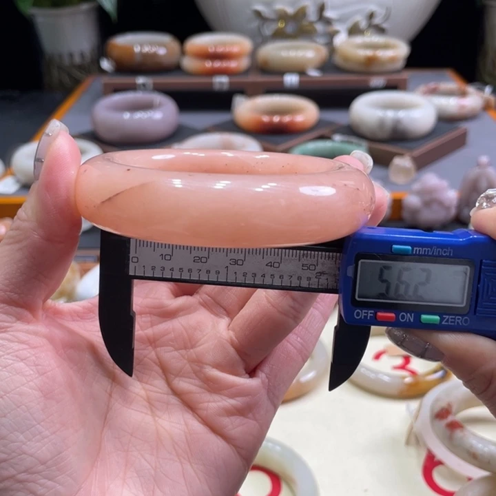 未镶嵌手镯石英质玉