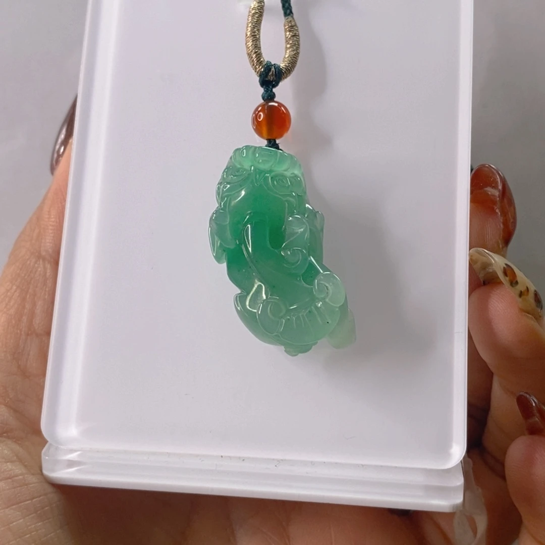 石英质玉未镶嵌颈饰