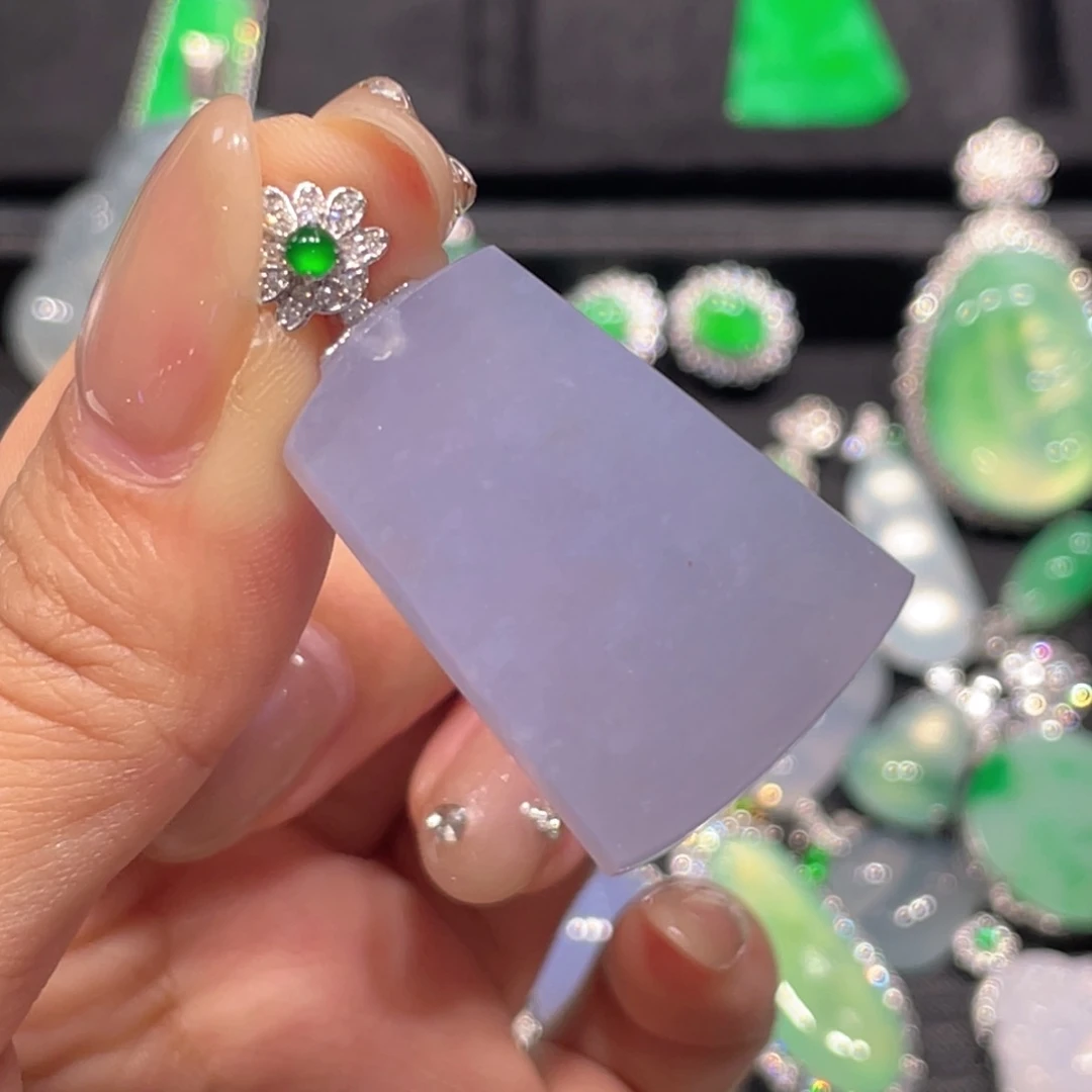 颈饰18K金镶嵌翡翠潘*长吊坠