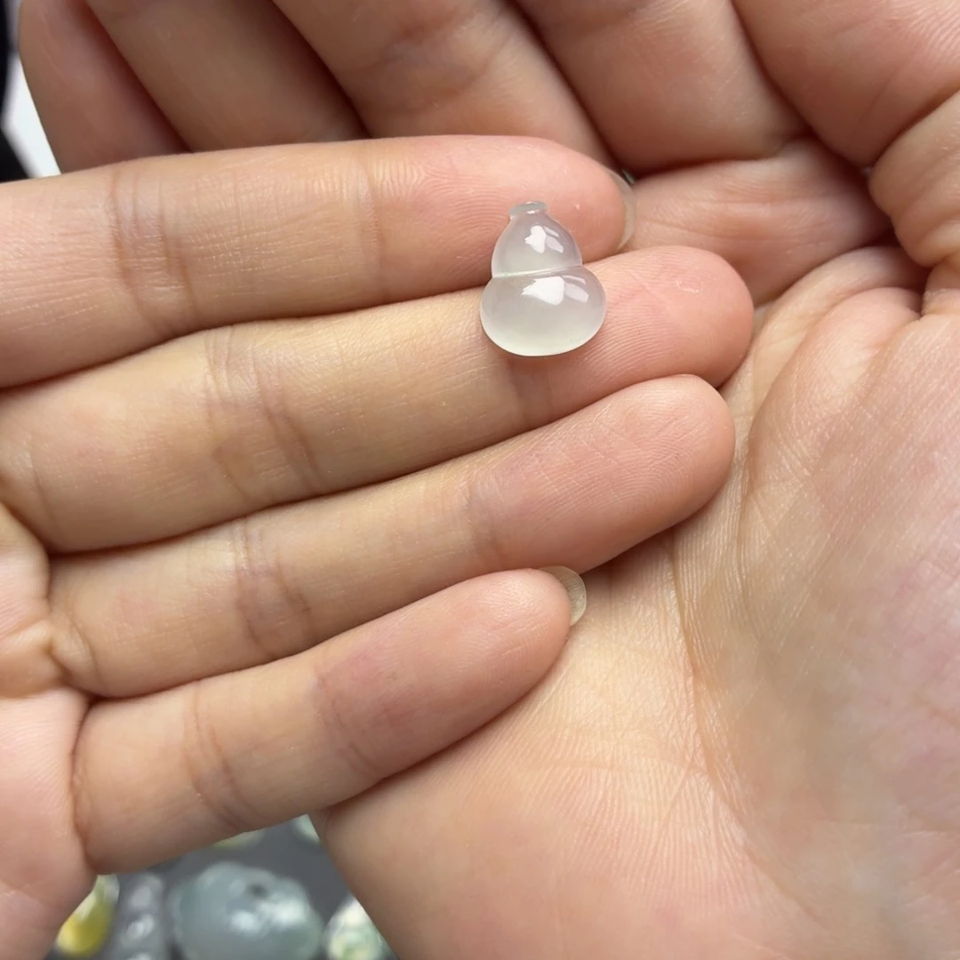 翡翠未镶嵌颈饰冰葫芦