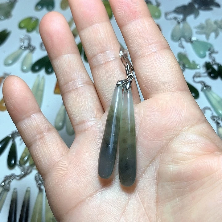 蛇纹石玉未镶嵌耳环
