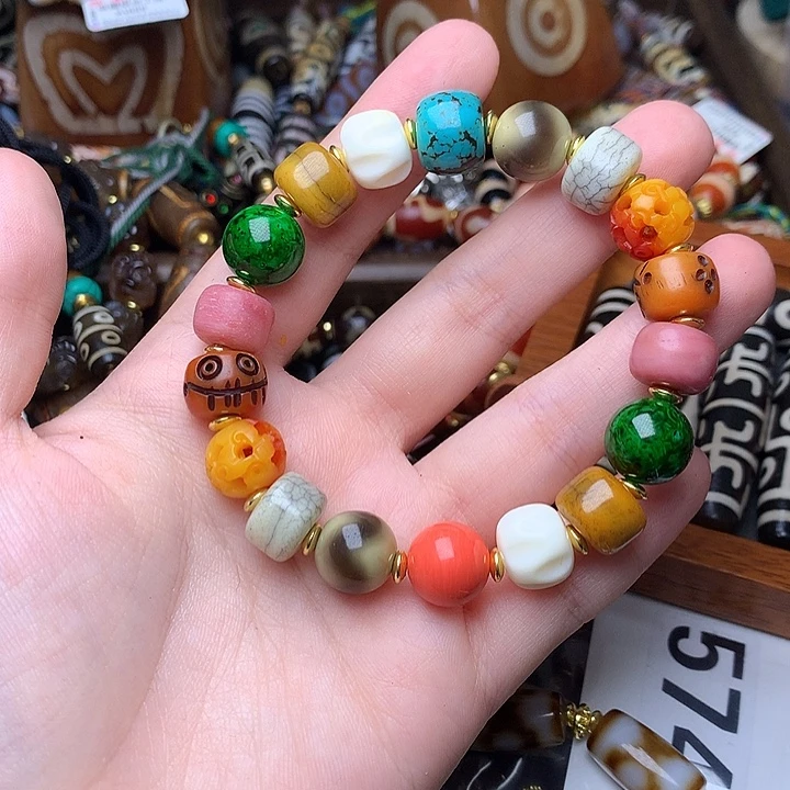 未镶嵌发一个玛瑙/玉髓