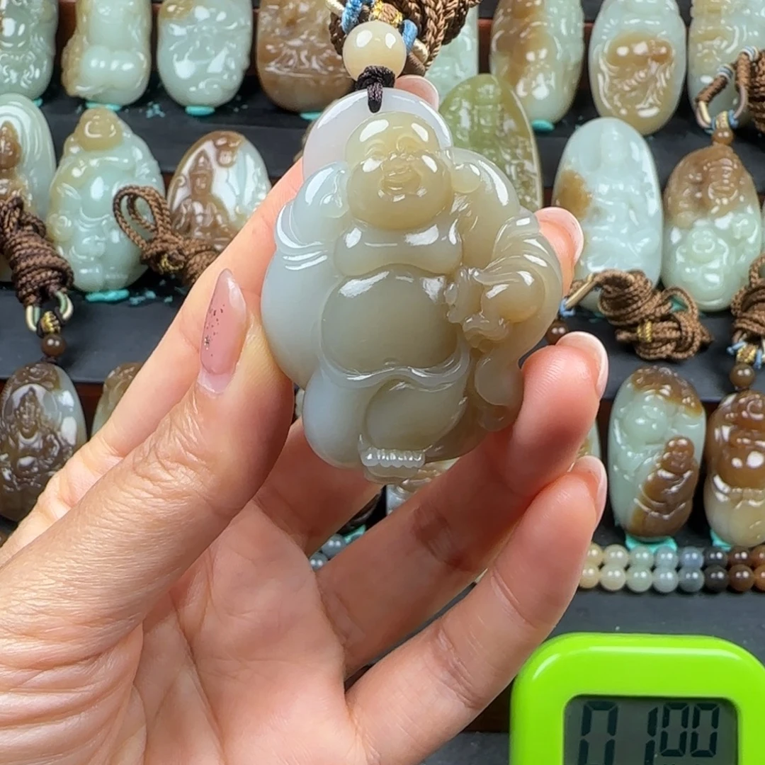 邱***焱未镶嵌和田玉挂件