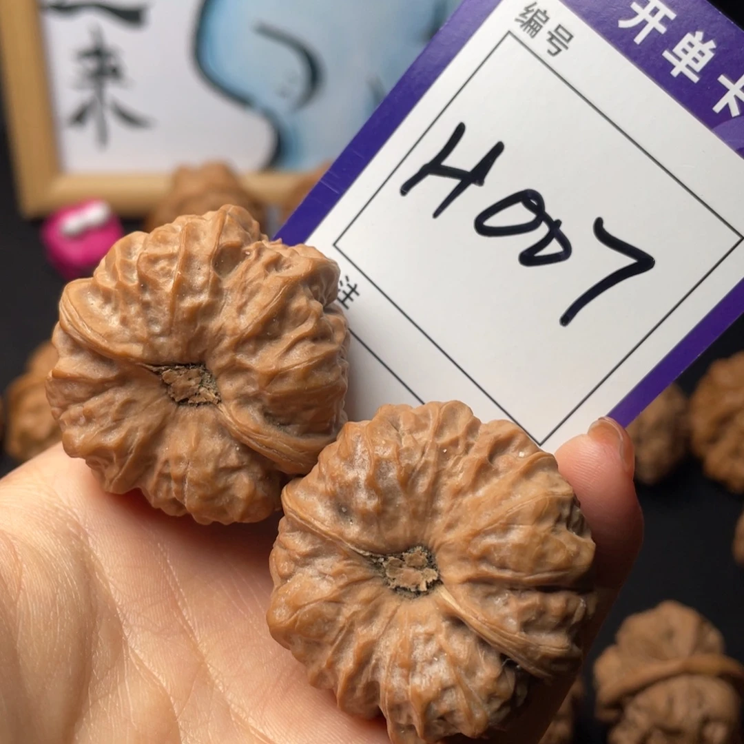 左***男把件文玩核桃文玩核桃