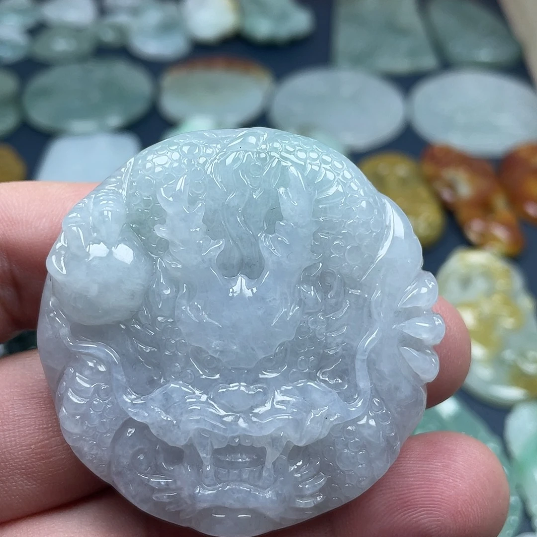 翡翠未镶嵌颈饰龙牌