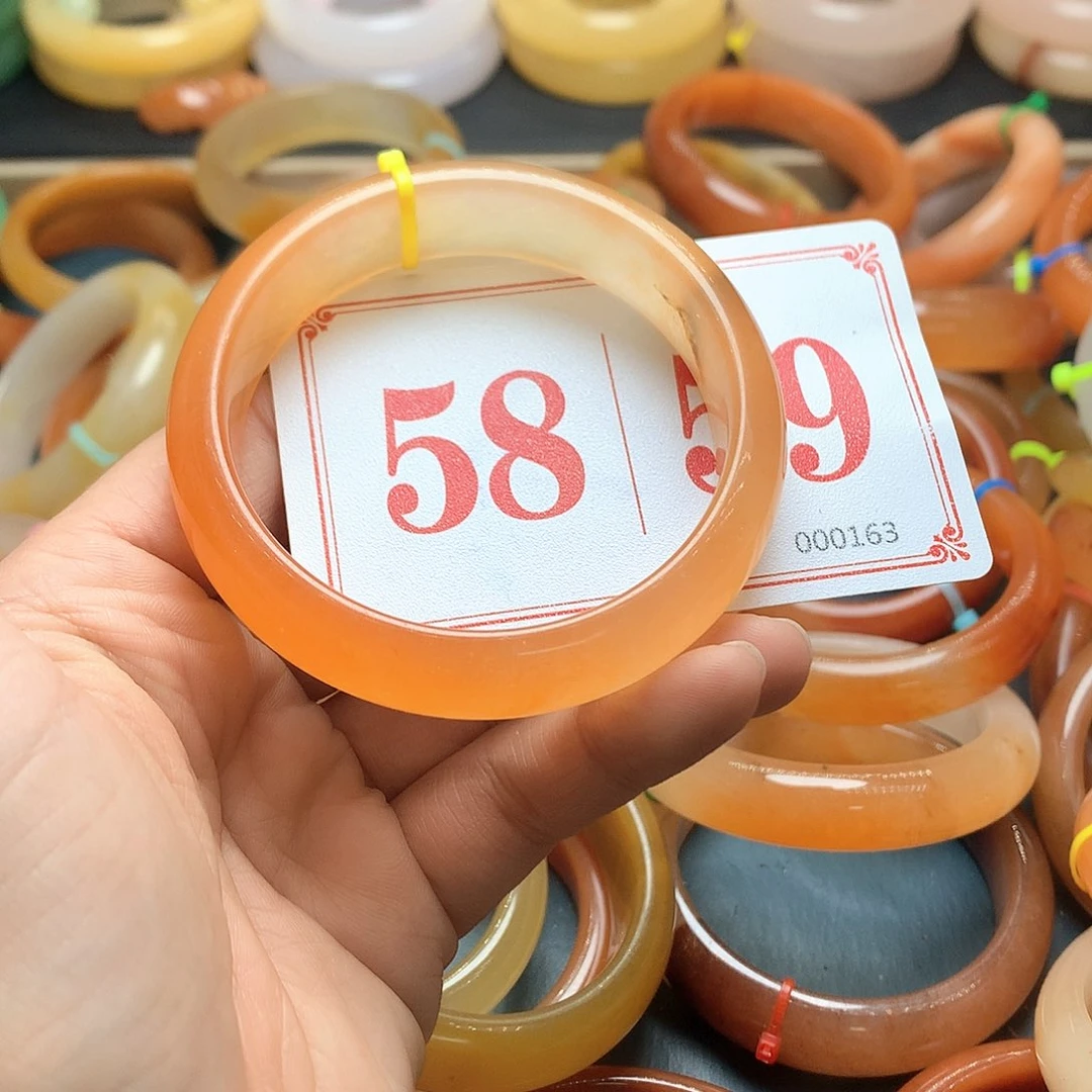 未镶嵌石英质玉（黄龙玉）手镯