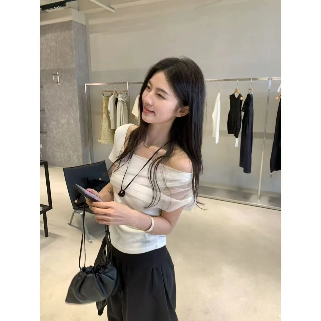 2025夏季法式气质温柔网纱拼接斜肩短袖