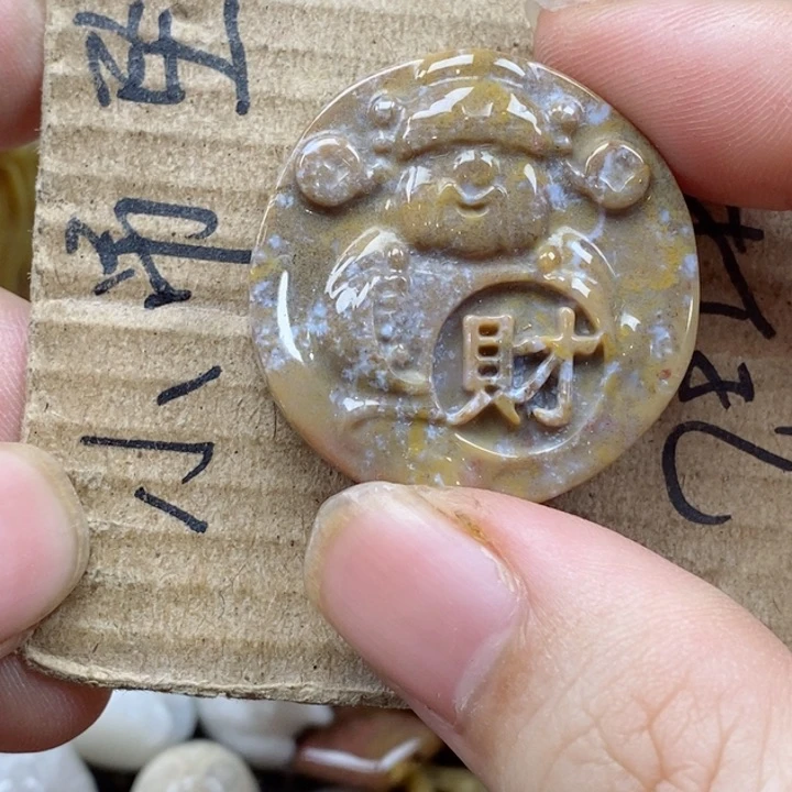 颈饰未镶嵌硅化珊瑚（珊瑚玉）森**烛