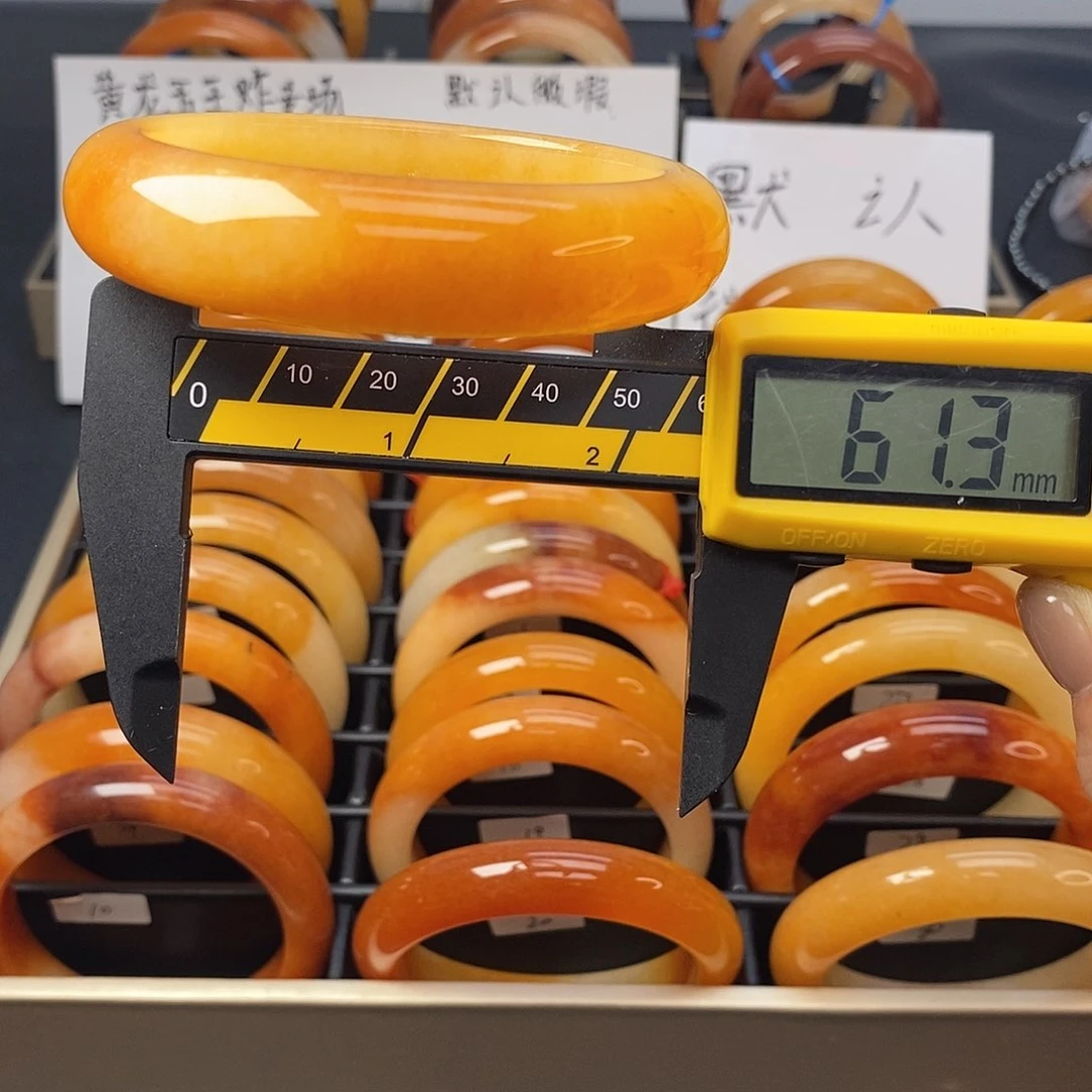 未镶嵌石英质玉（黄龙玉）手镯39号