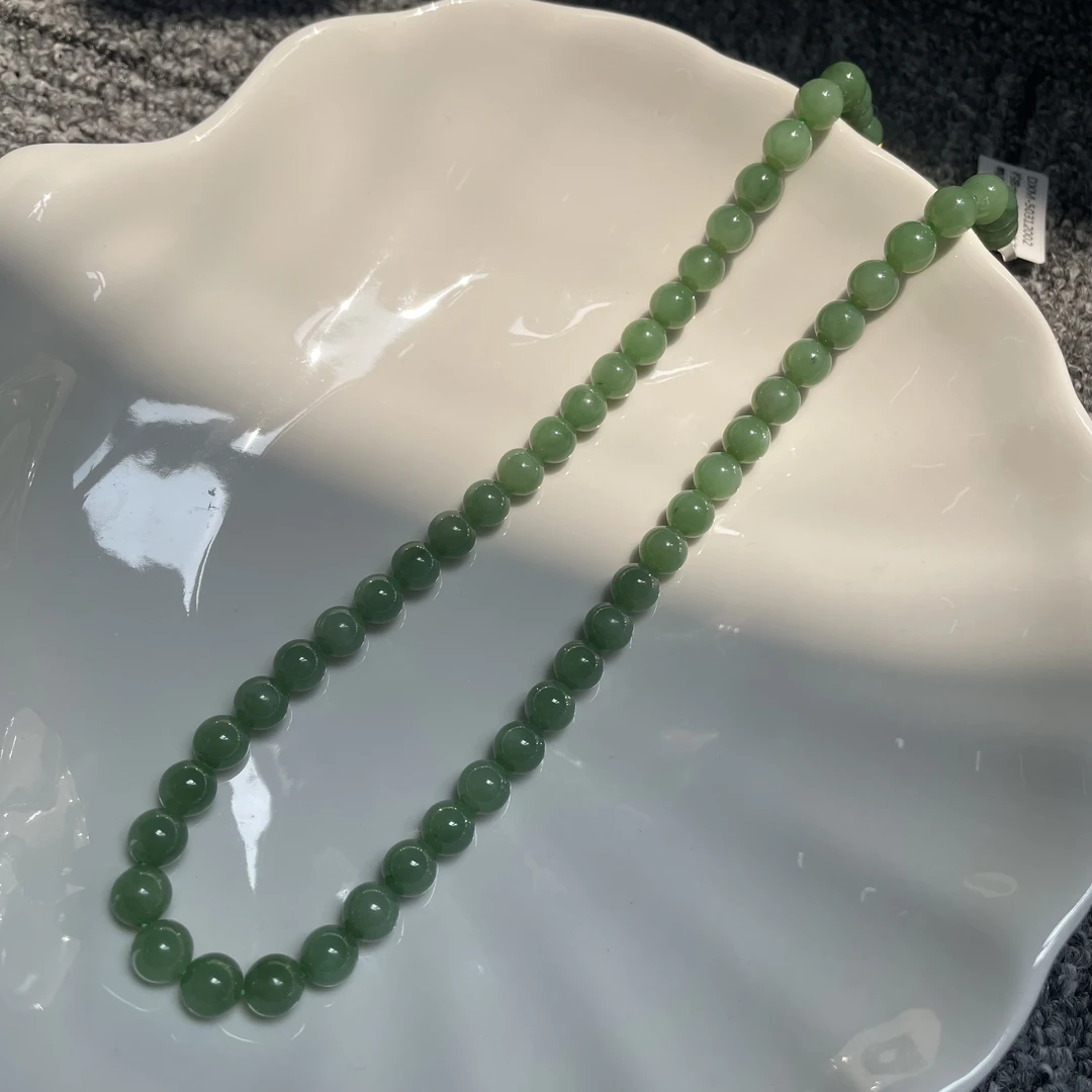 约8mm和田玉碧玉粉绿项链