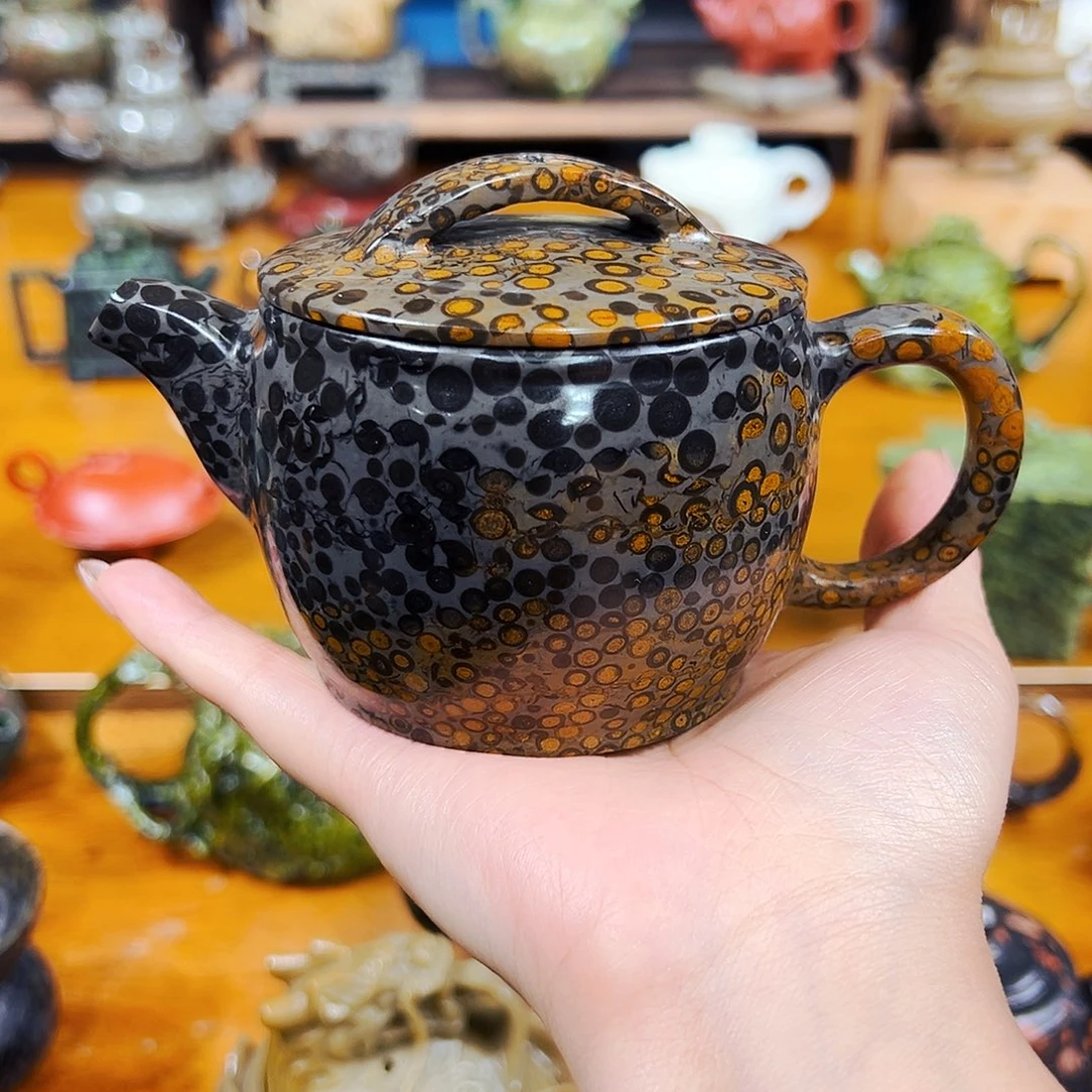 在***头福利茶空间天然原石