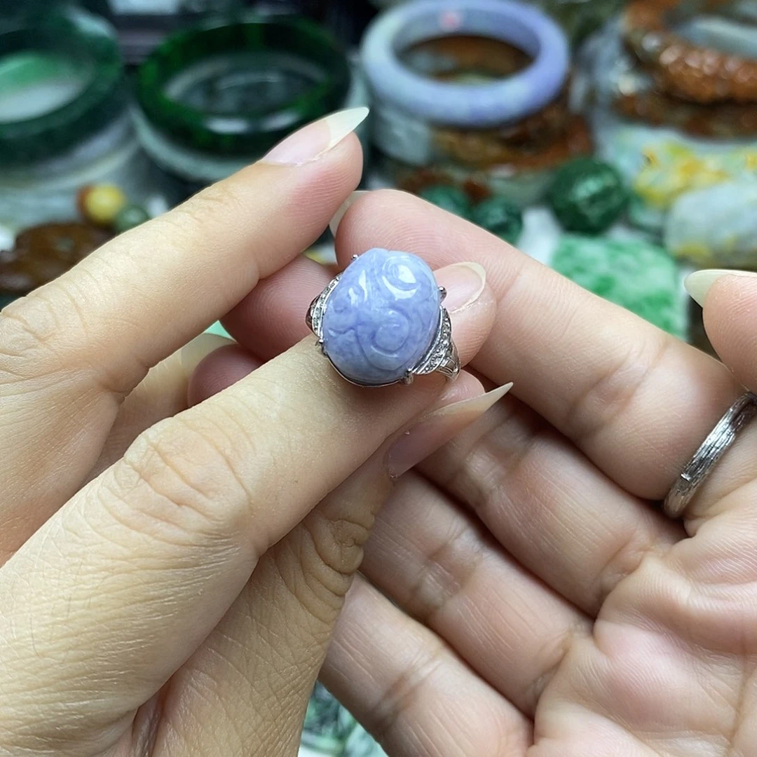 颈饰未镶嵌翡翠戒指