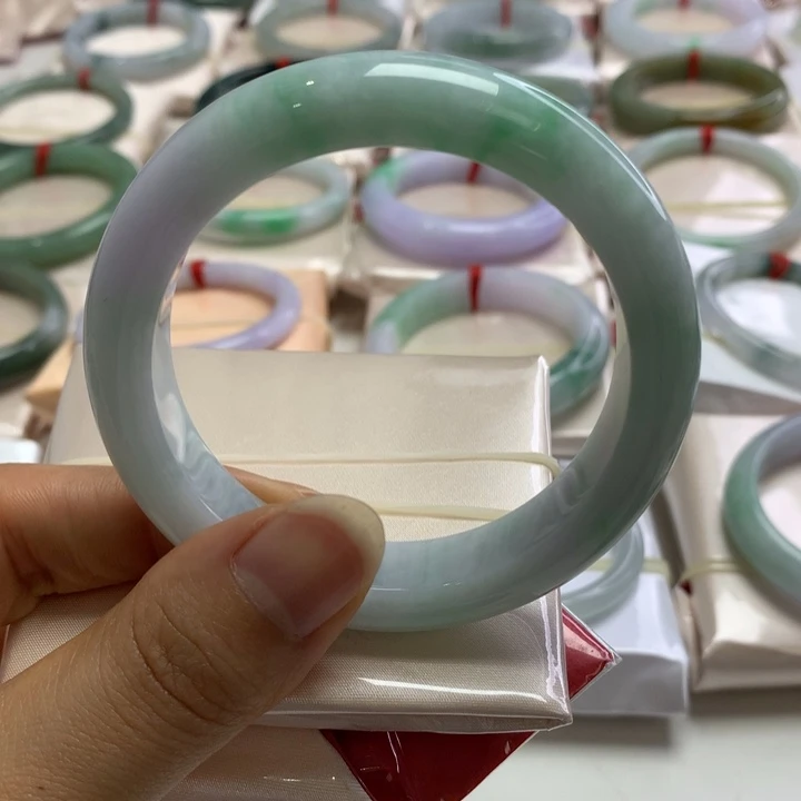 翡翠未镶嵌手镯白底青56