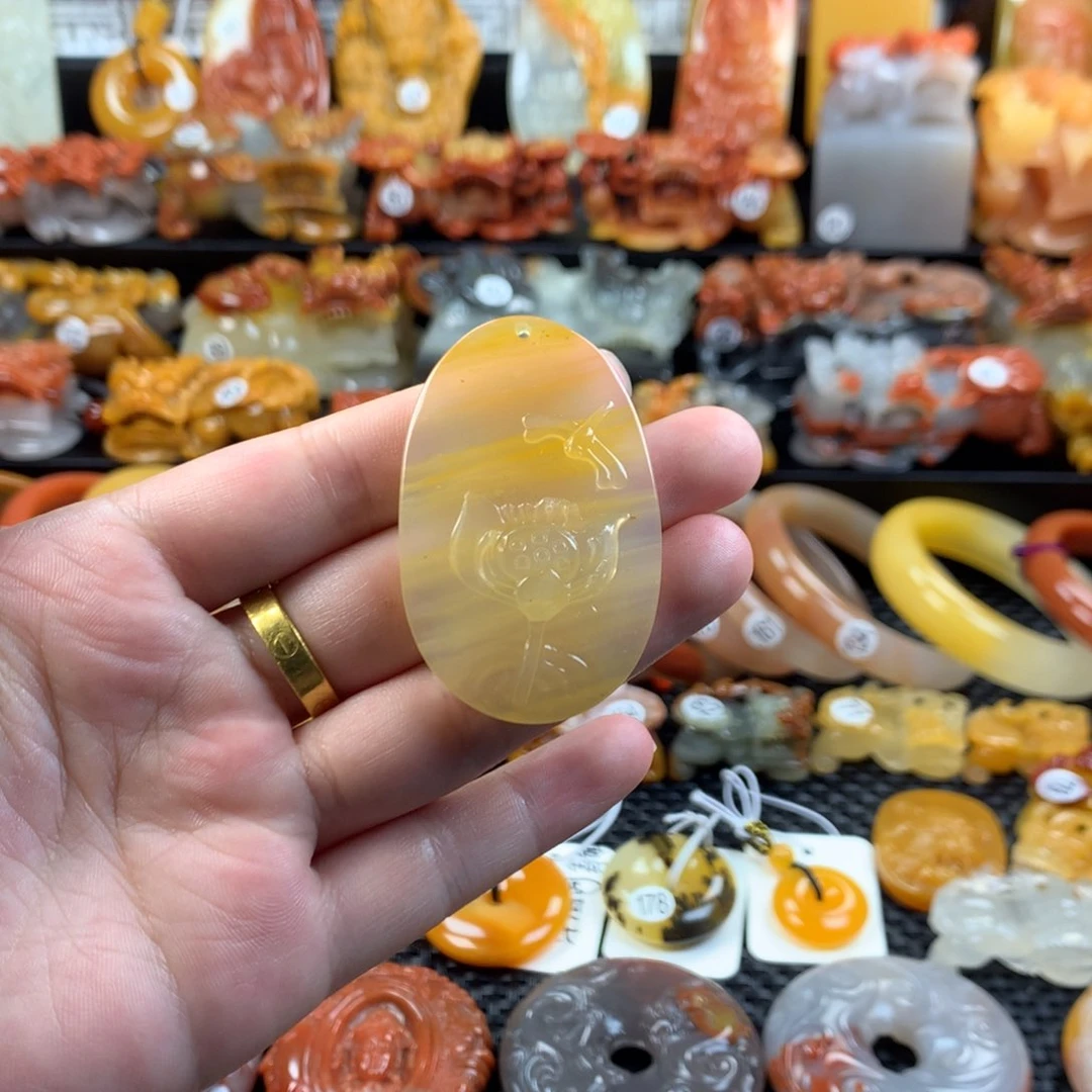 石英质玉（黄龙玉）未镶嵌挂件