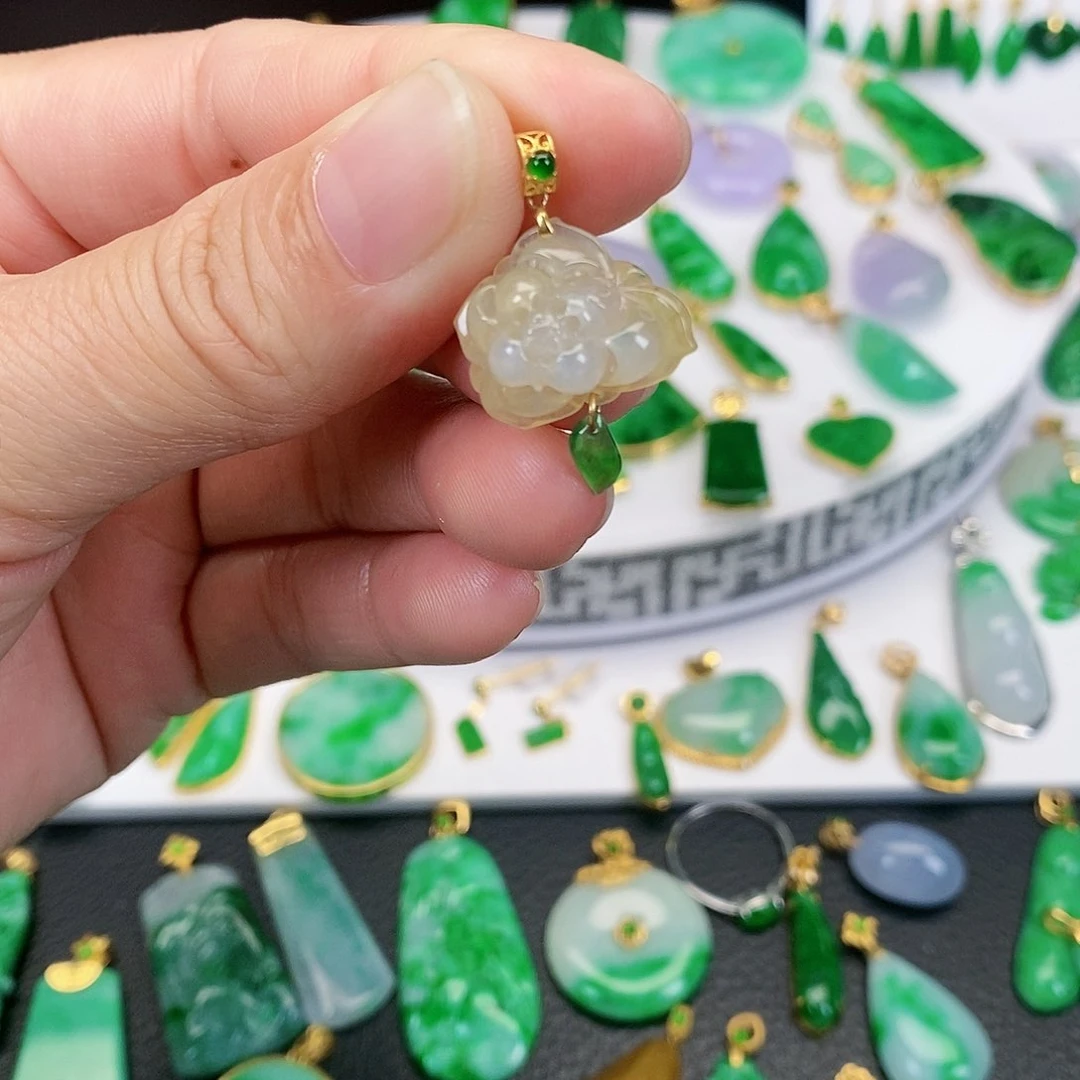 翡翠吊坠(不含链)18K金镶嵌